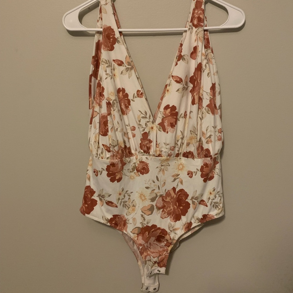 Boutique floral tank body suit! Excellent condition